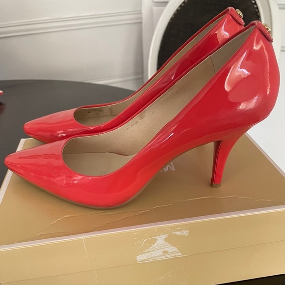 Michael Kors women shoes - Picture 2 of 3